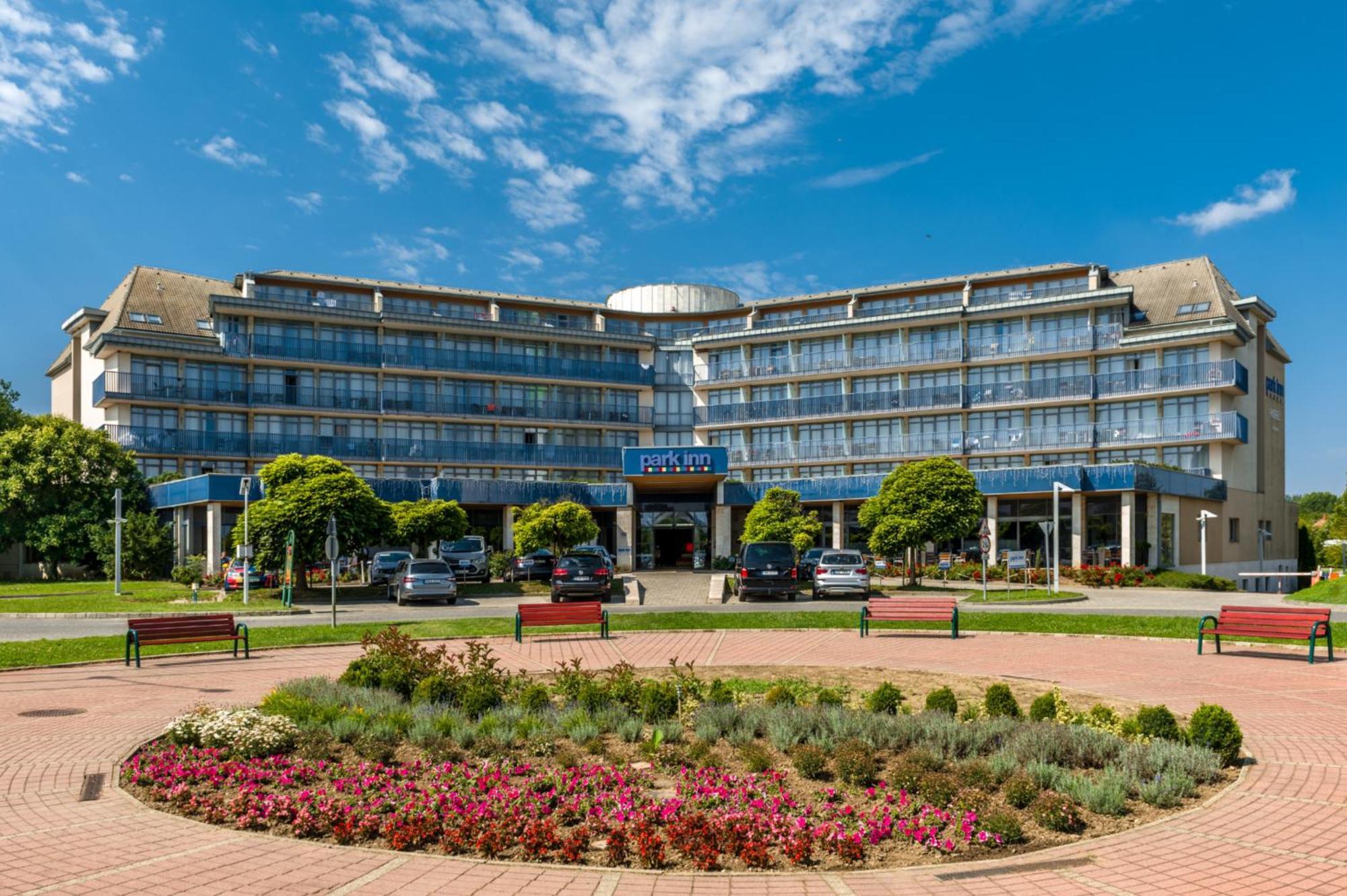 Park Inn By Radisson Sarvar Resort & Spa Екстериор снимка