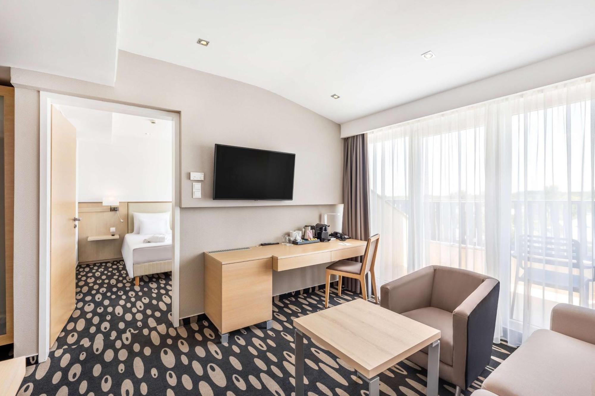 Park Inn By Radisson Sarvar Resort & Spa Екстериор снимка