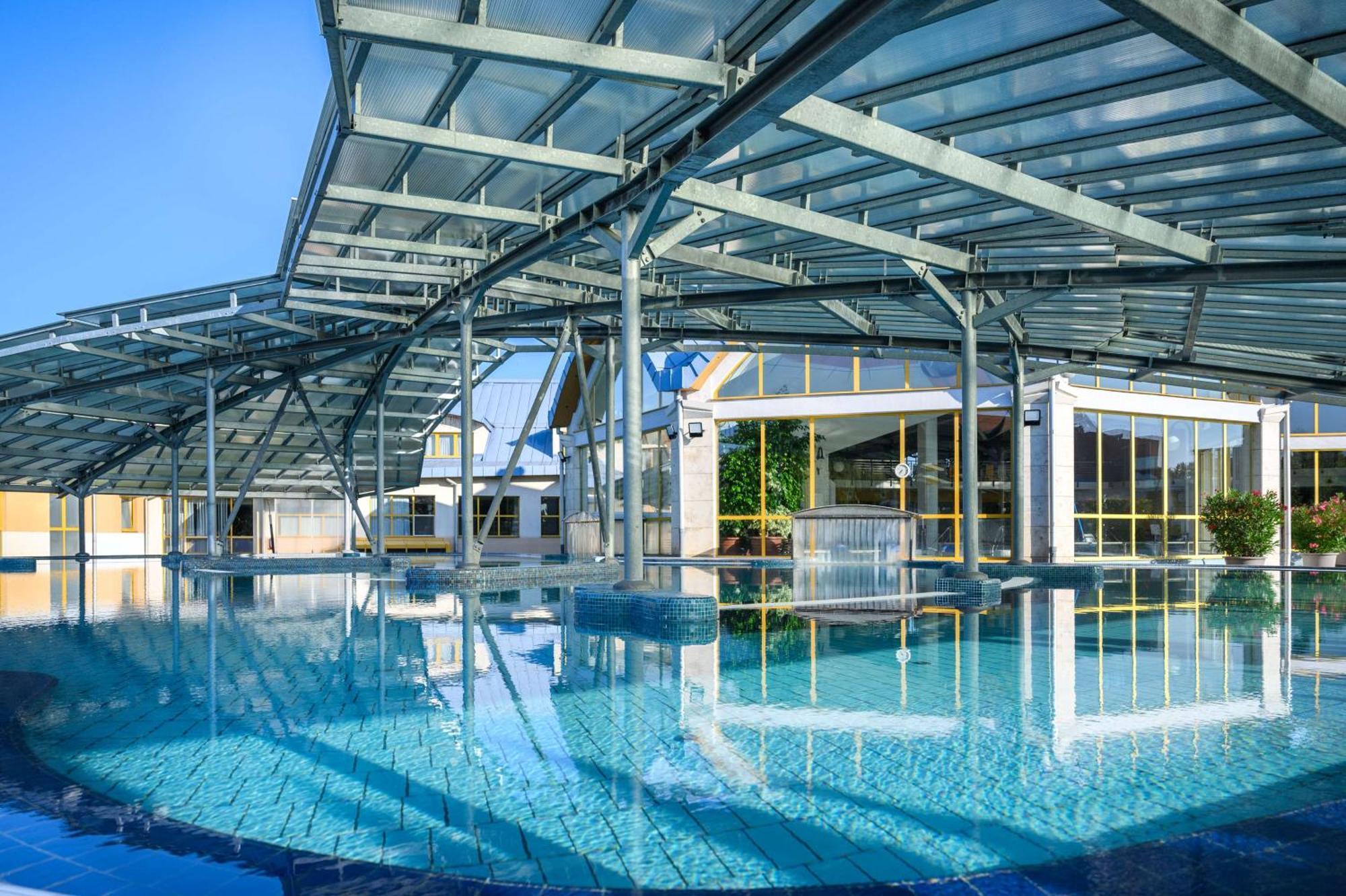 Park Inn By Radisson Sarvar Resort & Spa Екстериор снимка