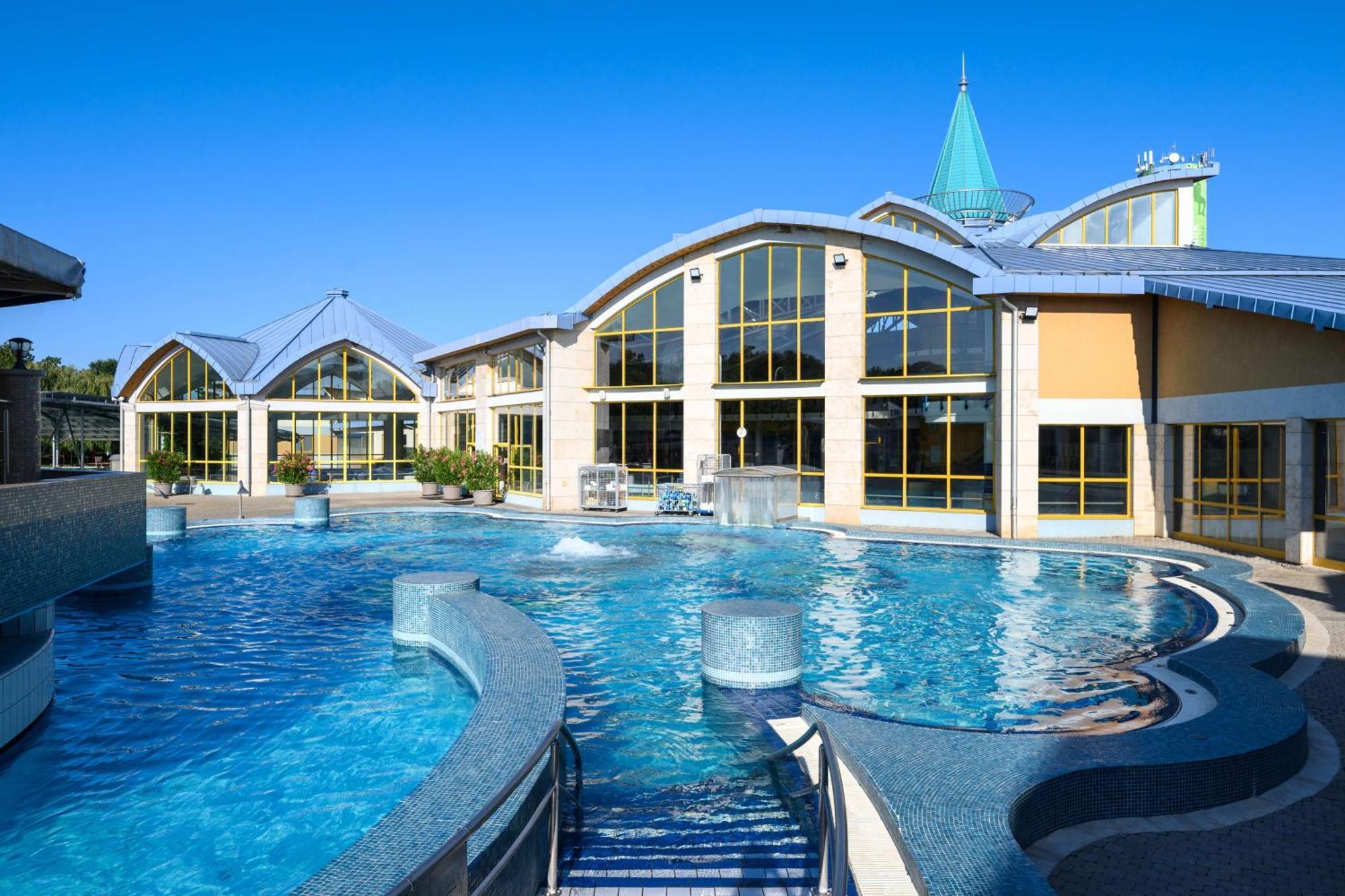 Park Inn By Radisson Sarvar Resort & Spa Екстериор снимка