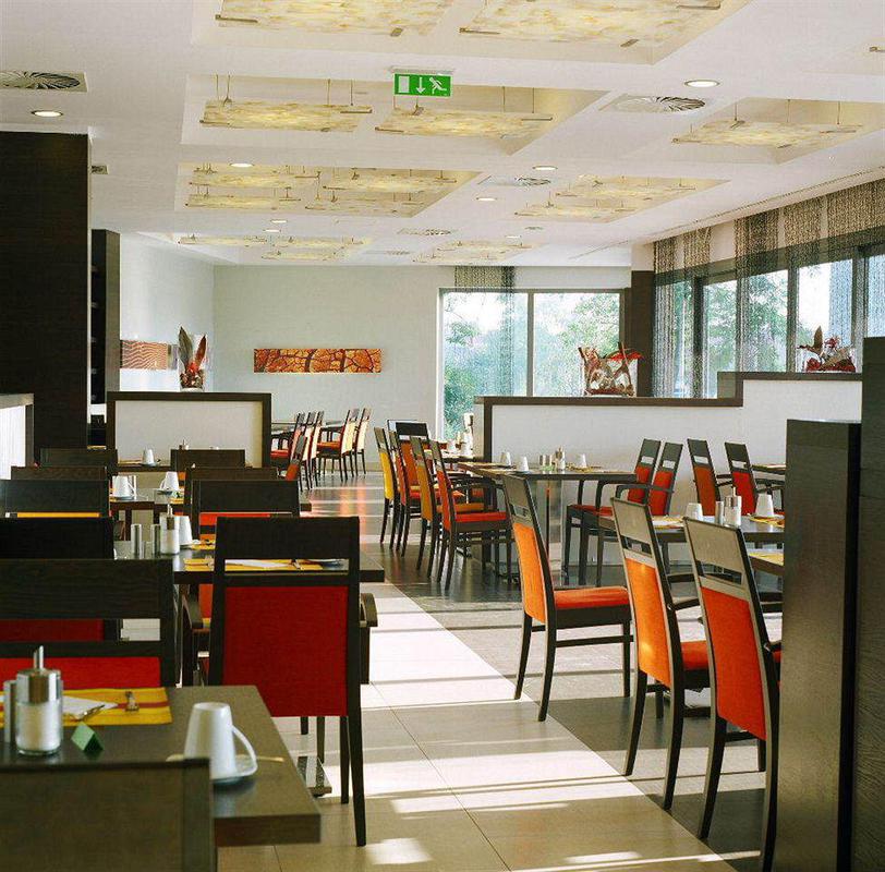 Park Inn By Radisson Sarvar Resort & Spa Ресторант снимка